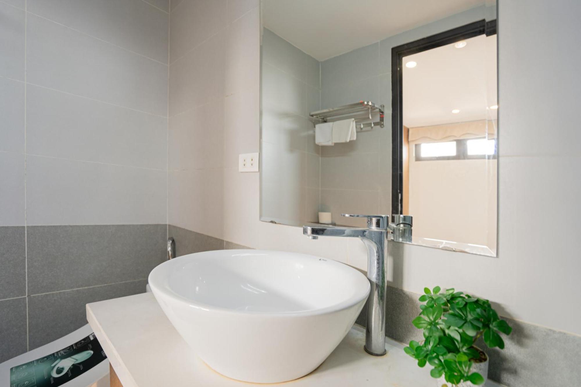 22Housing Hotel & Residence 60 Linh Lang 河内 外观 照片